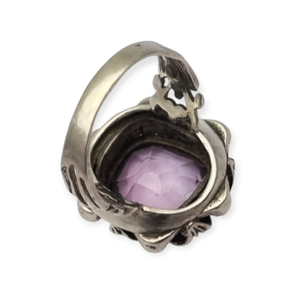 Art Deco style ring in openwork silver with violet crystal, circa 1960