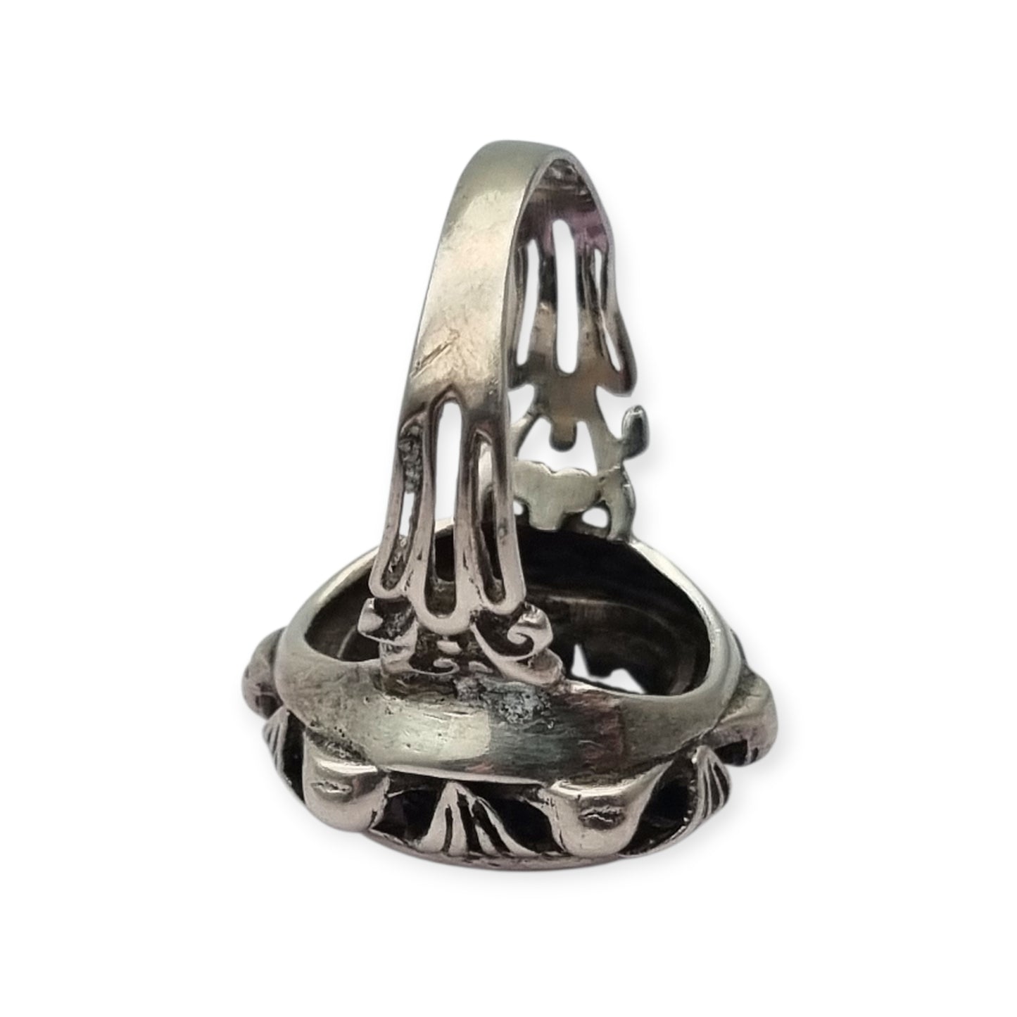 Art Deco style ring in openwork silver with violet crystal, circa 1960
