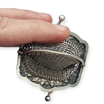 Art Nouveau silver coin purse with embossed floral clasp, circa 1900