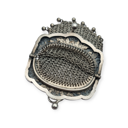 Art Nouveau silver coin purse with embossed floral clasp, circa 1900