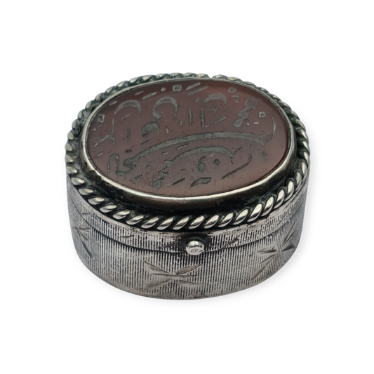 Antique 925 silver box with carnelian lid engraved with oriental calligraphy