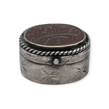 Caja antigua de plata 925 con tapa de cornalina grabada y caligrafía oriental