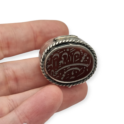 Caja antigua de plata 925 con tapa de cornalina grabada y caligrafía oriental