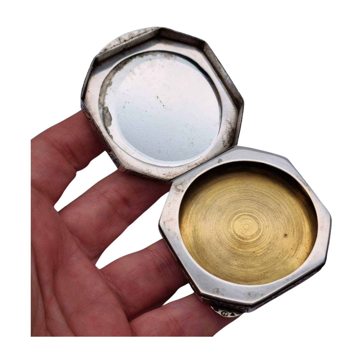 Polvera antigua octogonal en plata 800 grabada con mariposas y flores, circa 1950