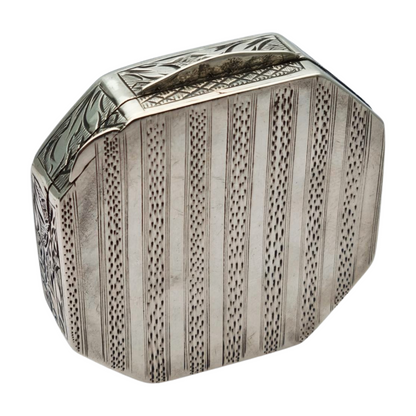 Polvera antigua octogonal en plata 800 grabada con mariposas y flores, circa 1950