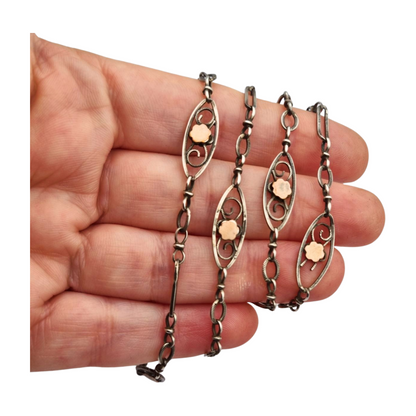 Collar Napoleón III en plata y oro rosa relleno circa 1890 con flores caladas