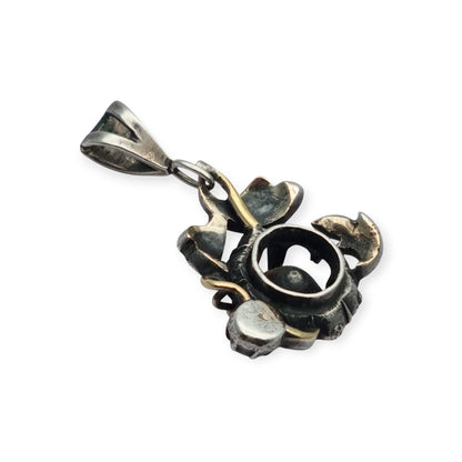 Colgante floral victoriano en plata con diamantes y detalles en oro, circa 1890