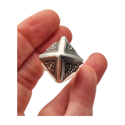 Frasco de perfume Belle Époque de plata grabada y cristal, circa 1900