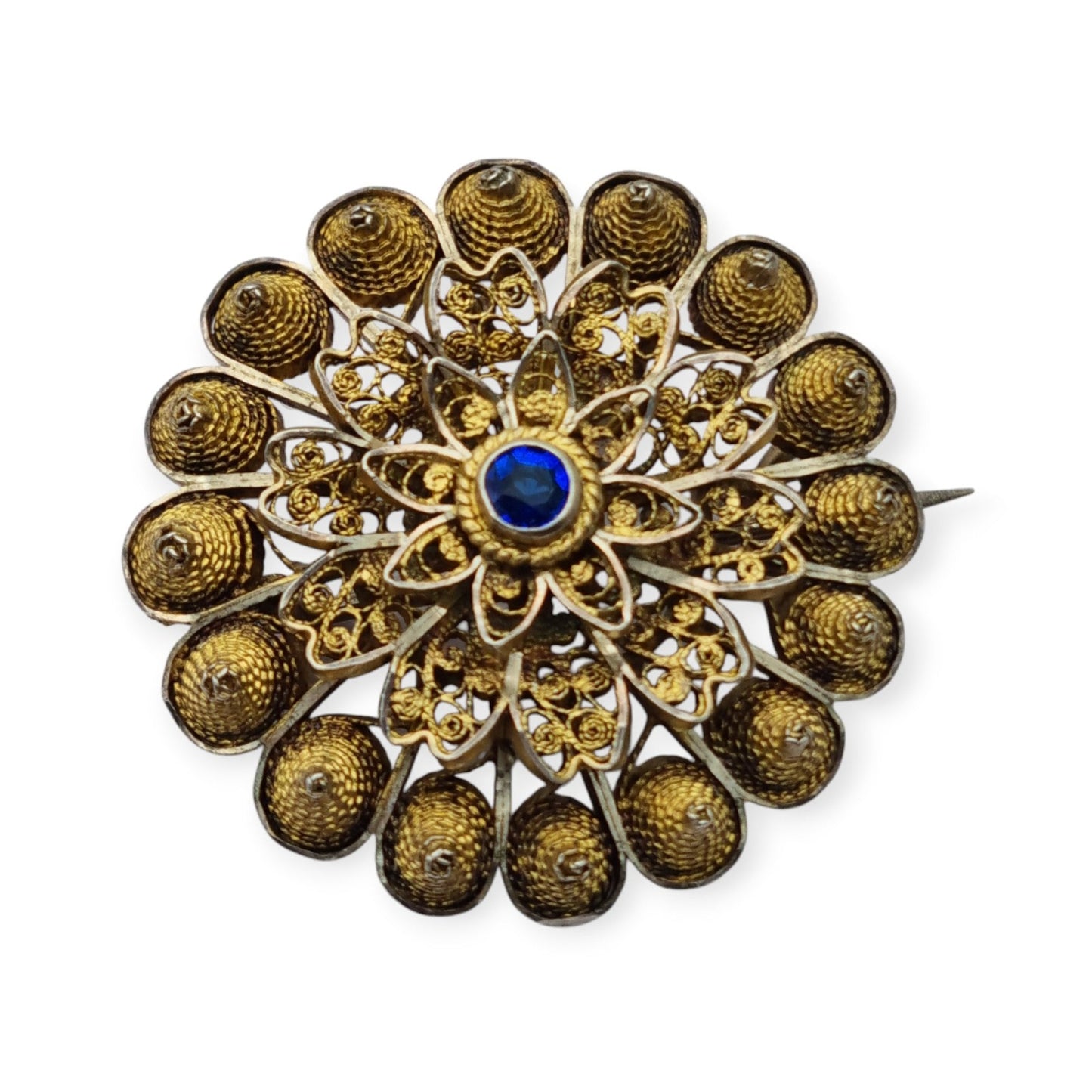 Floral brooch from the 1930s-40s in gilded silver with blue crystal and oriental filigree