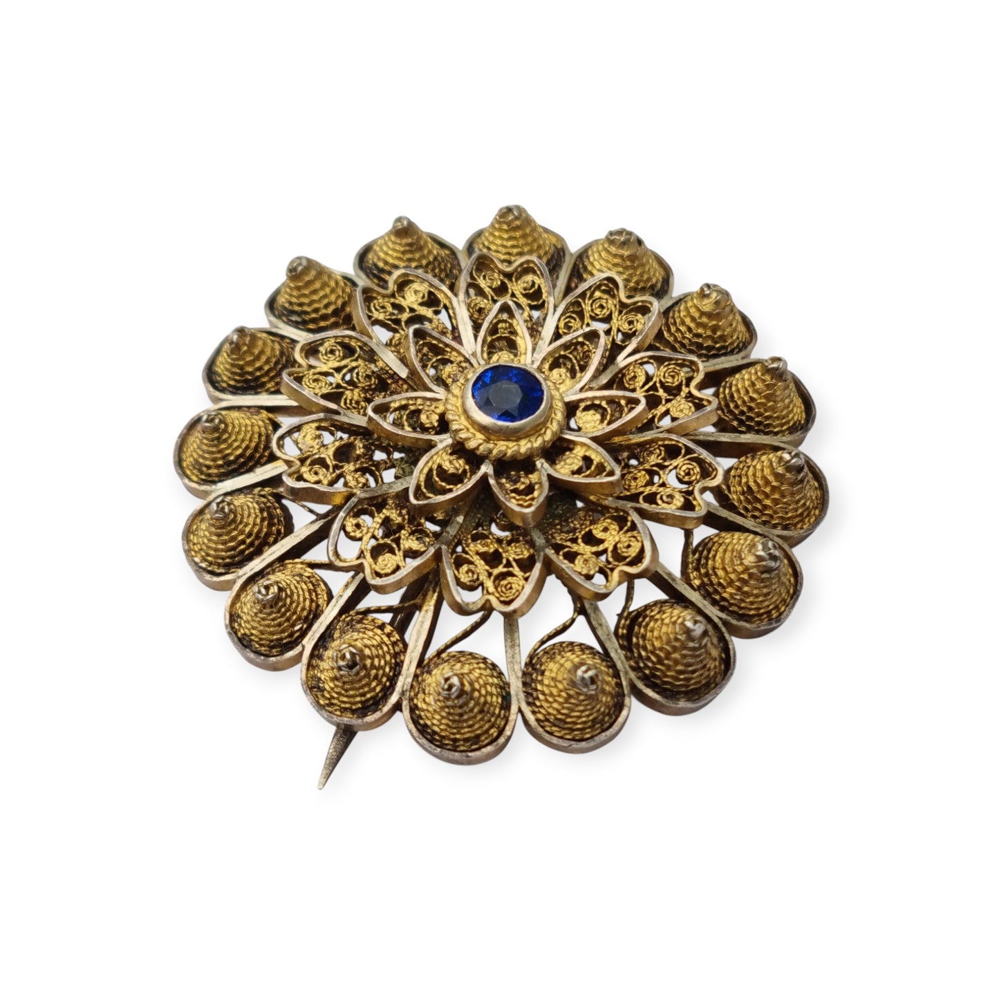 Floral brooch from the 1930s-40s in gilded silver with blue crystal and oriental filigree