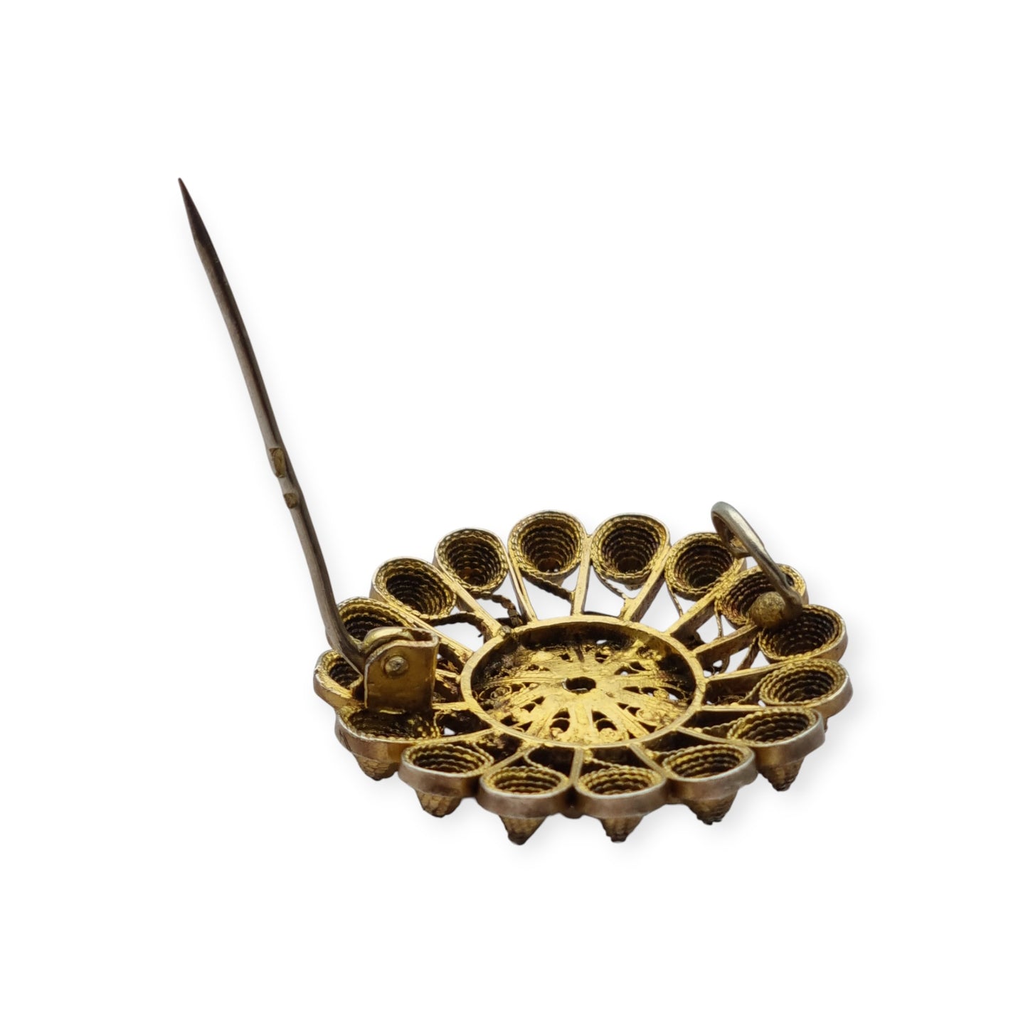 Floral brooch from the 1930s-40s in gilded silver with blue crystal and oriental filigree