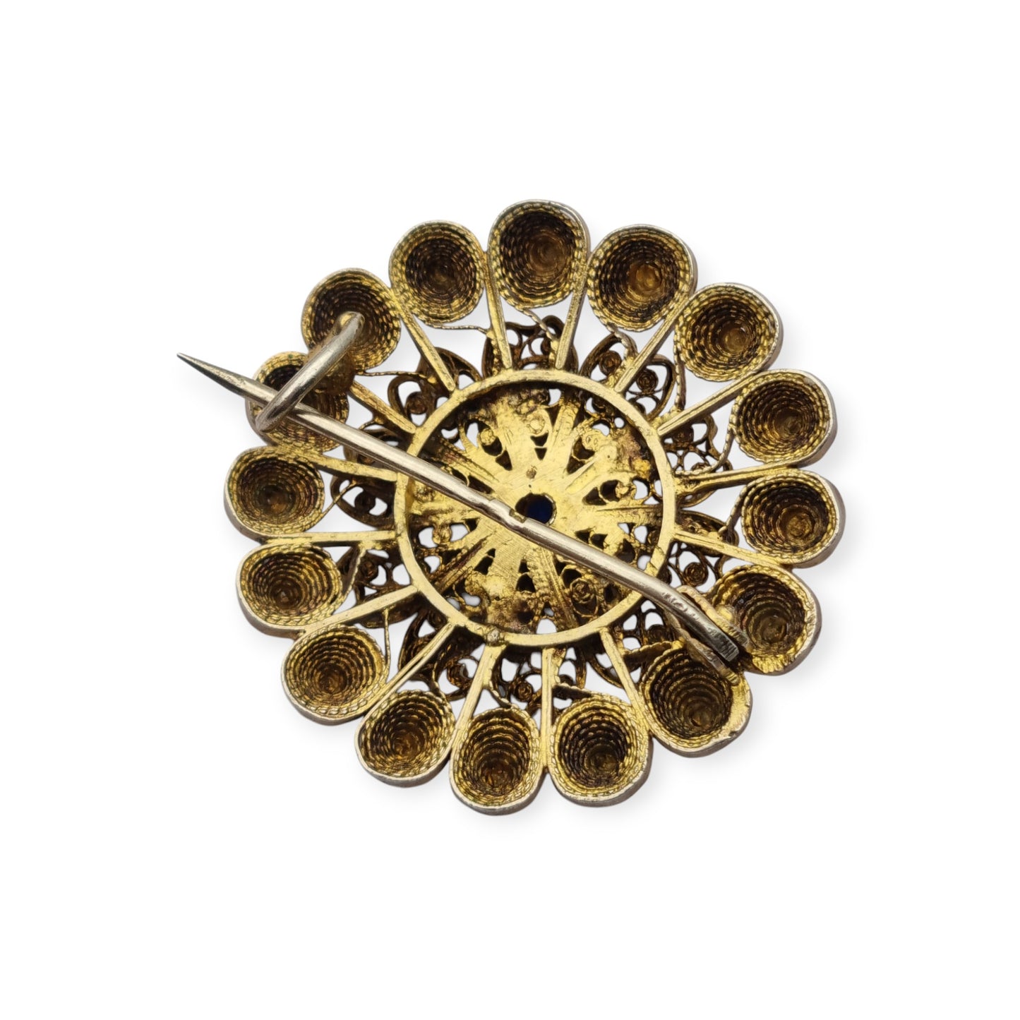 Floral brooch from the 1930s-40s in gilded silver with blue crystal and oriental filigree