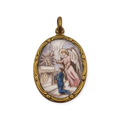 Medalla religiosa Art Nouveau en metal y esmalte, circa 1910-20, ángel y niño en adoración