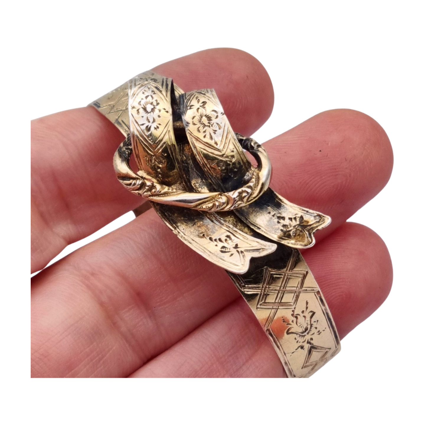 Brazalete victoriano europeo en plata dorada grabado floral con lazo central, finales siglo XIX