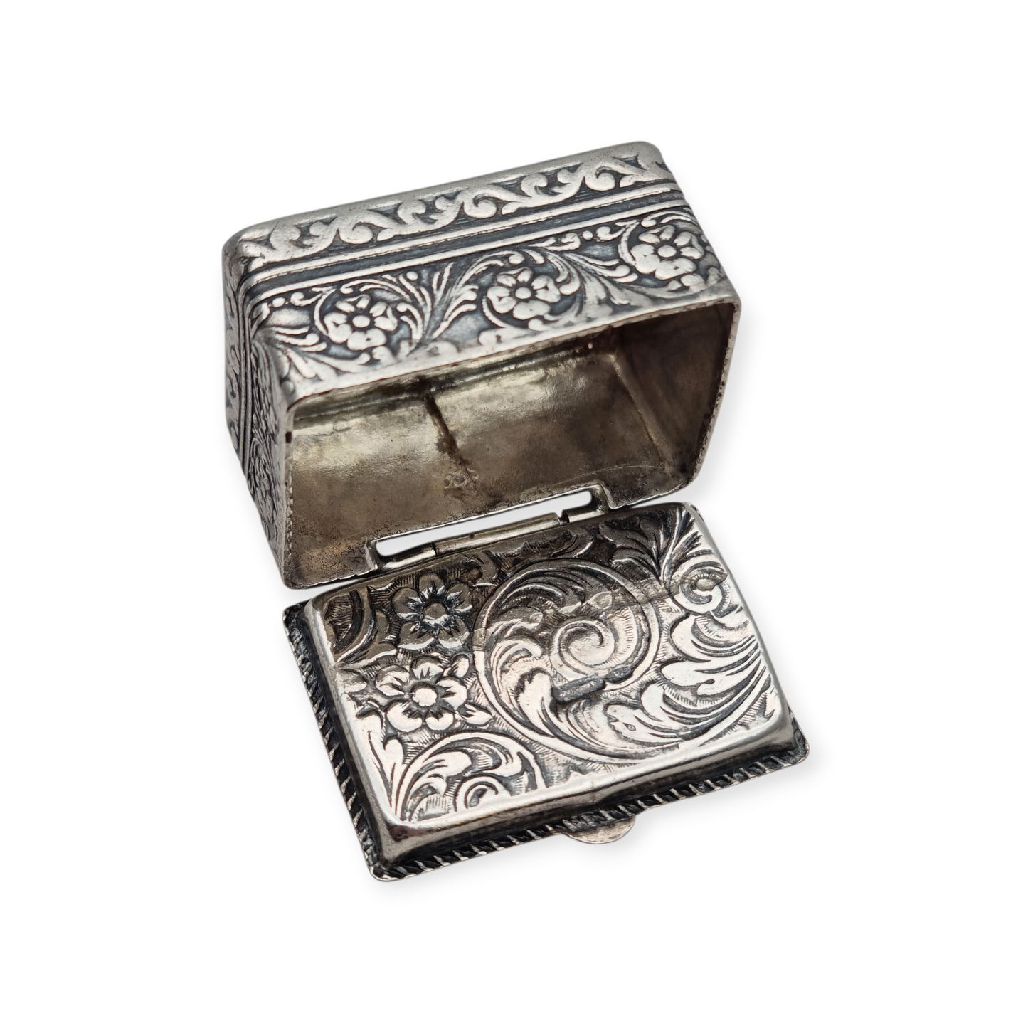 Vintage engraved 925 silver box – Europe, mid-20th century