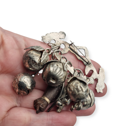 Penca Brasileña de Balangandán Ragastens en plata 900, broche amuleto 1950.