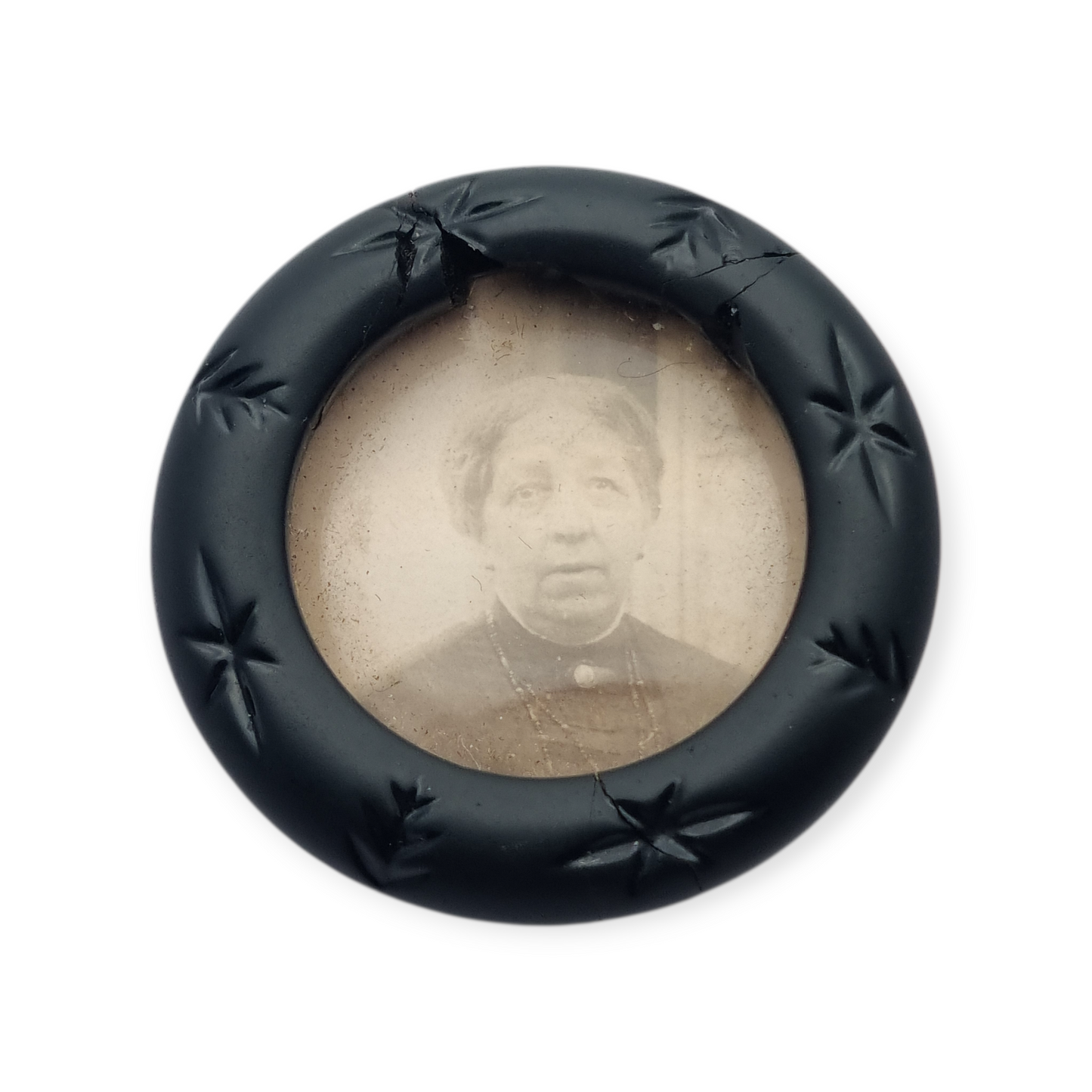 Guardapelo broche victoriano francés c.1900 en plata y vulcanita, “Breveté SGDG”