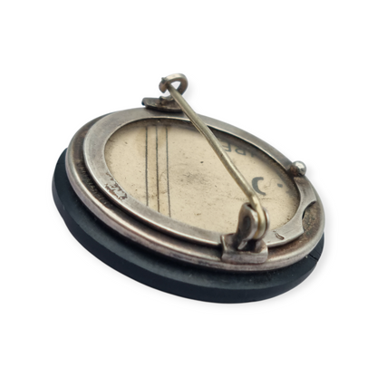 Guardapelo broche victoriano francés c.1900 en plata y vulcanita, “Breveté SGDG”