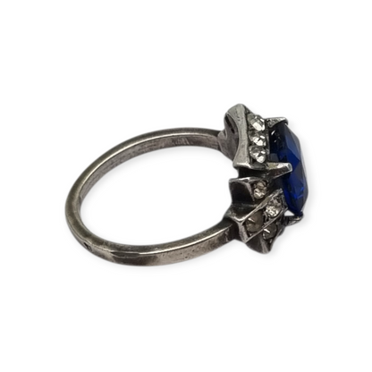 Anillo cóctel plata con piedra azul facetada y pedrería, estilo elegante talla 13, 1980