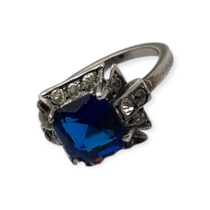 Anillo cóctel plata con piedra azul facetada y pedrería, estilo elegante talla 13, 1980