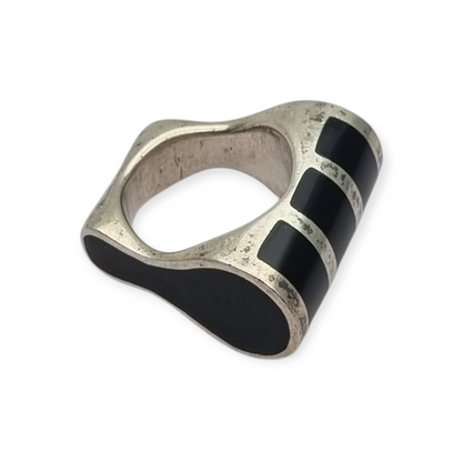 Anillo de diseño geométrico de plata y ónix negro, muy original, 1980