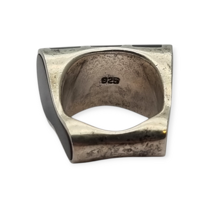 Anillo de diseño geométrico de plata y ónix negro, muy original, 1980