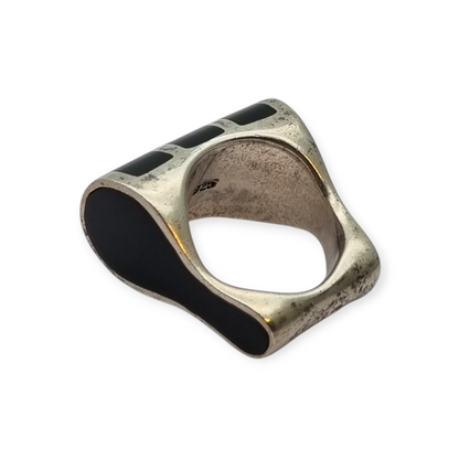Anillo de diseño geométrico de plata y ónix negro, muy original, 1980