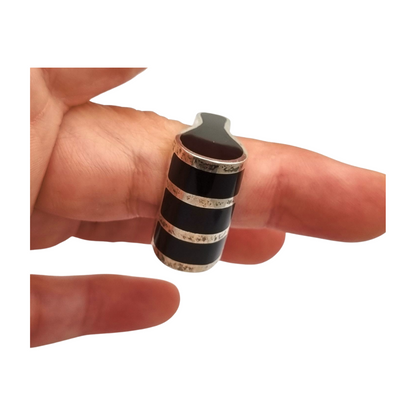 Anillo de diseño geométrico de plata y ónix negro, muy original, 1980