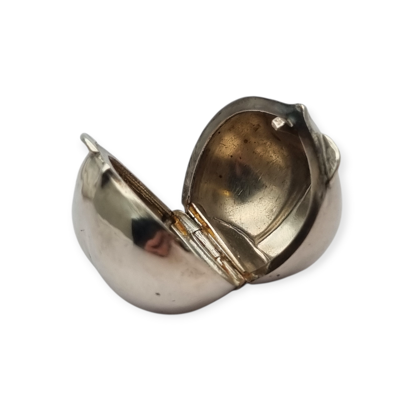 Caja miniatura de plata forma avellana en relieve naturalista, circa 1980