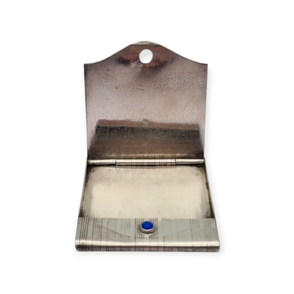 Caja de cerillas Art Deco en plata 800 estriada con cabujón azul, Europa 1930-40