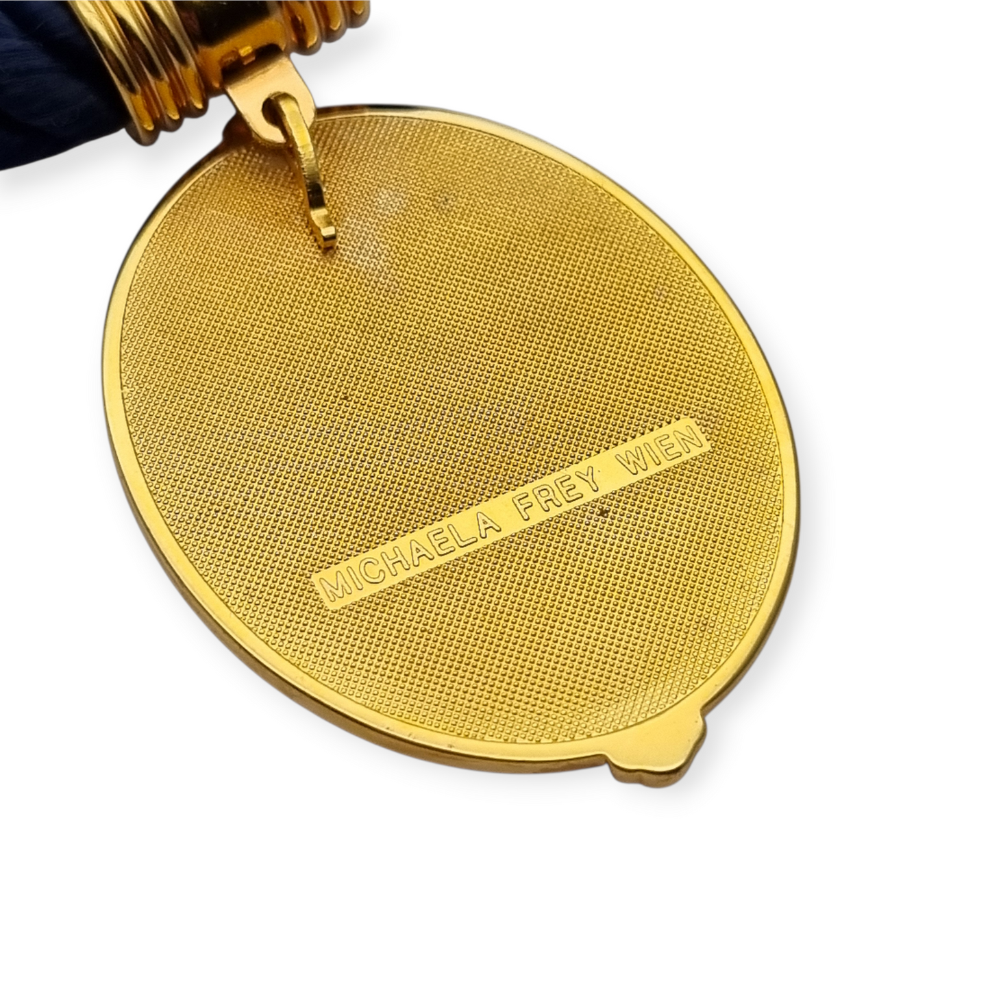 Collar con colgante de iris de Michaela Frey Wien esmaltado con cordón azul, circa 1980