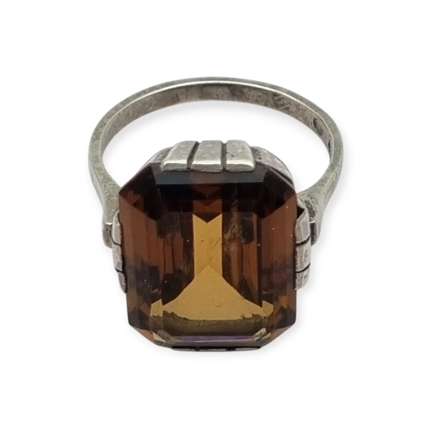 Anillo art déco  geométrico en plata con cristal ahumado, circa 1940-50