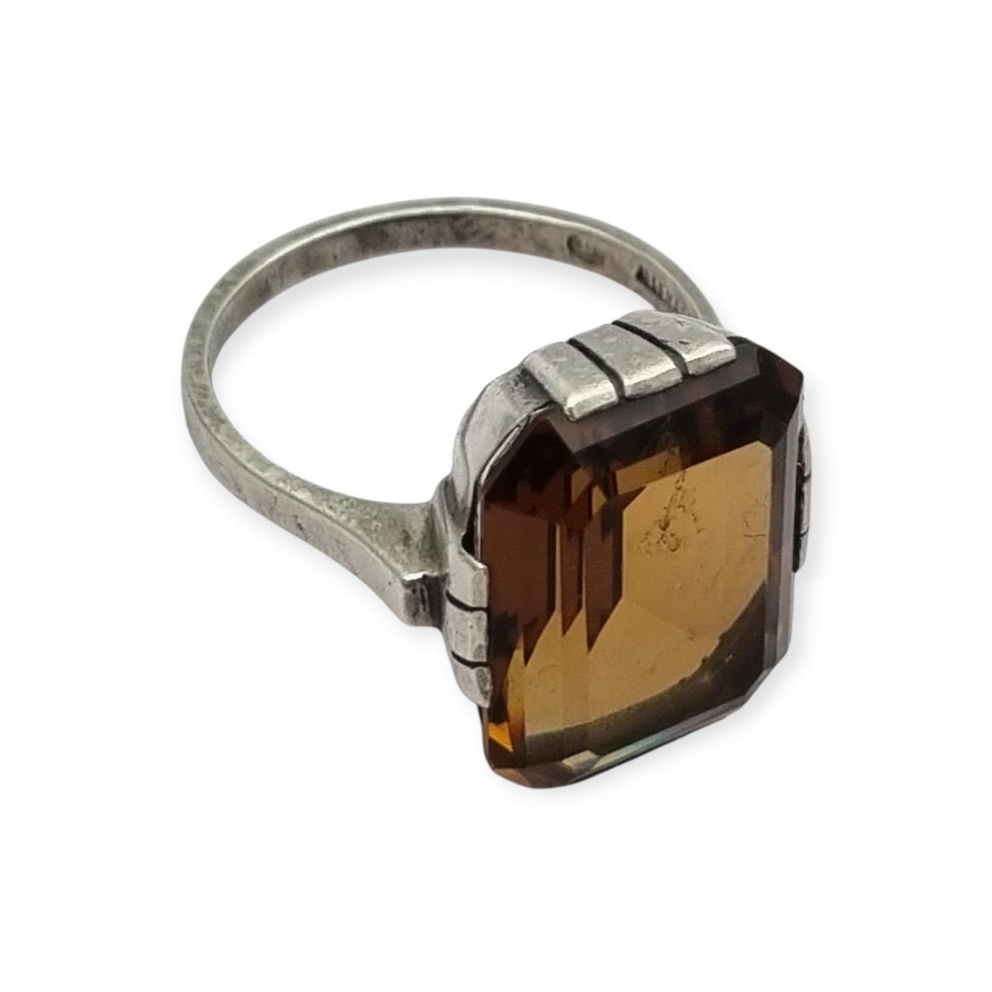 Anillo art déco  geométrico en plata con cristal ahumado, circa 1940-50