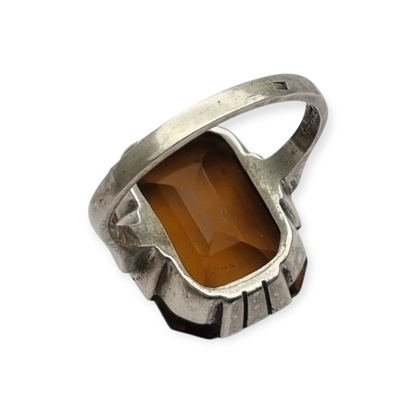 Anillo art déco  geométrico en plata con cristal ahumado, circa 1940-50