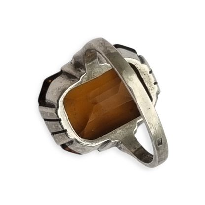 Anillo art déco  geométrico en plata con cristal ahumado, circa 1940-50