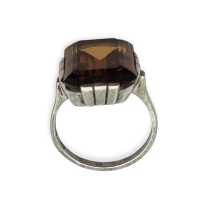 Anillo art déco  geométrico en plata con cristal ahumado, circa 1940-50