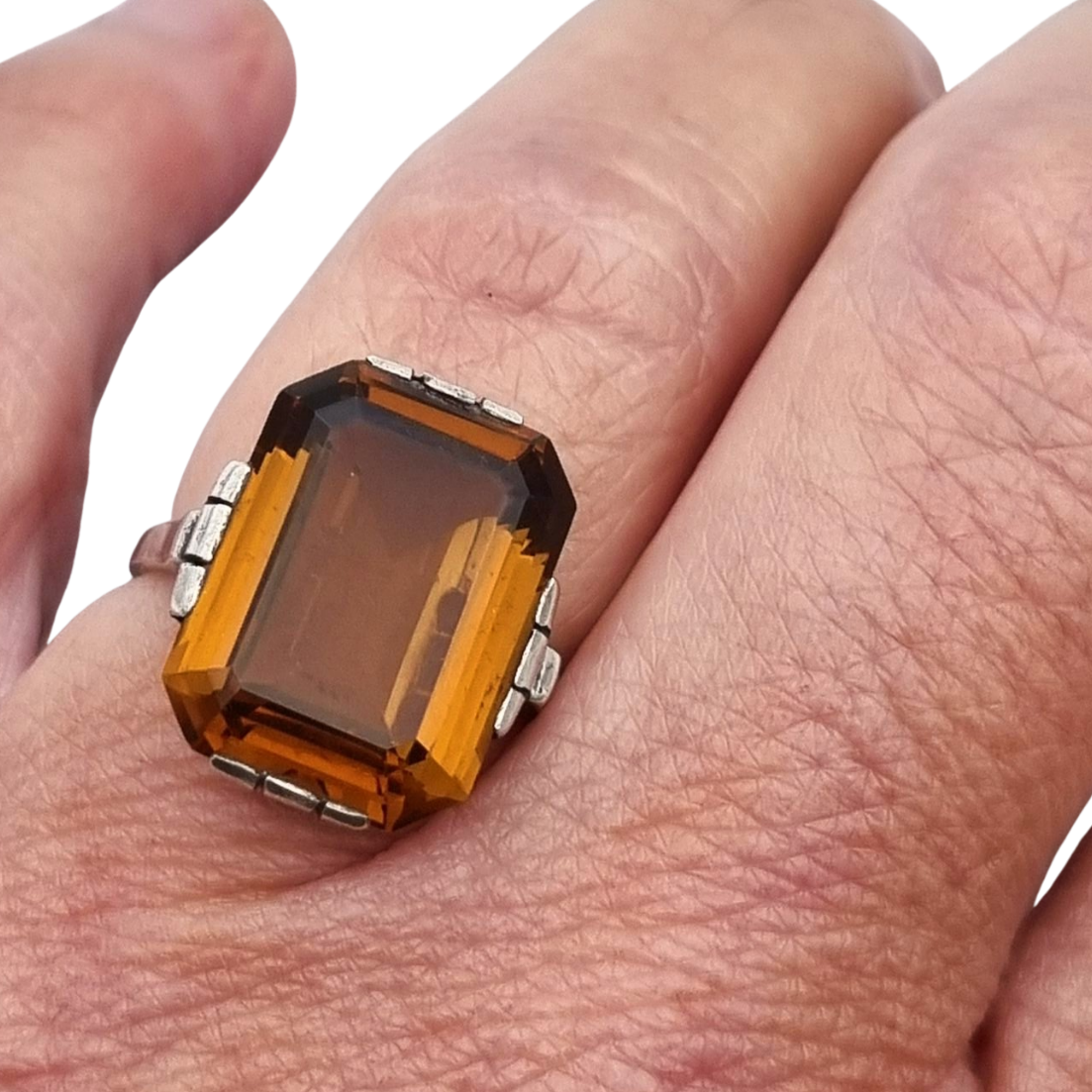 Anillo art déco  geométrico en plata con cristal ahumado, circa 1940-50