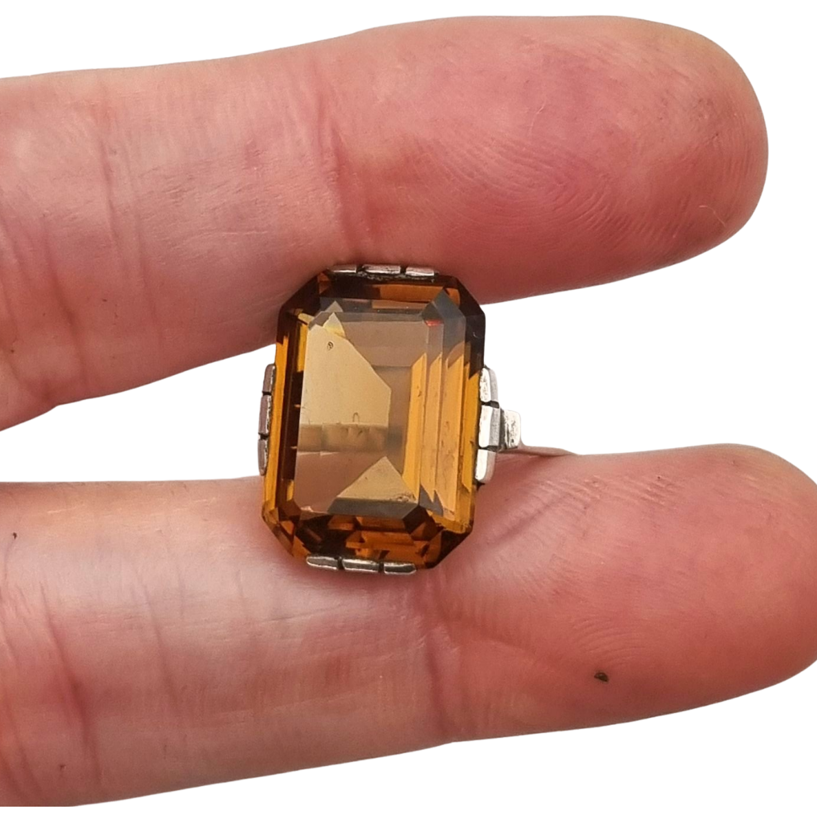 Anillo art déco  geométrico en plata con cristal ahumado, circa 1940-50