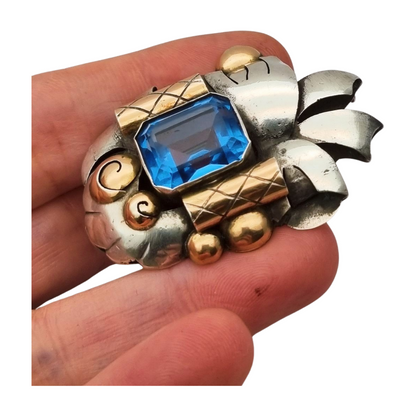 Broche Art Déco  Catalán en plata con vistas de oro y simil aguamarina, circa 1930-1940