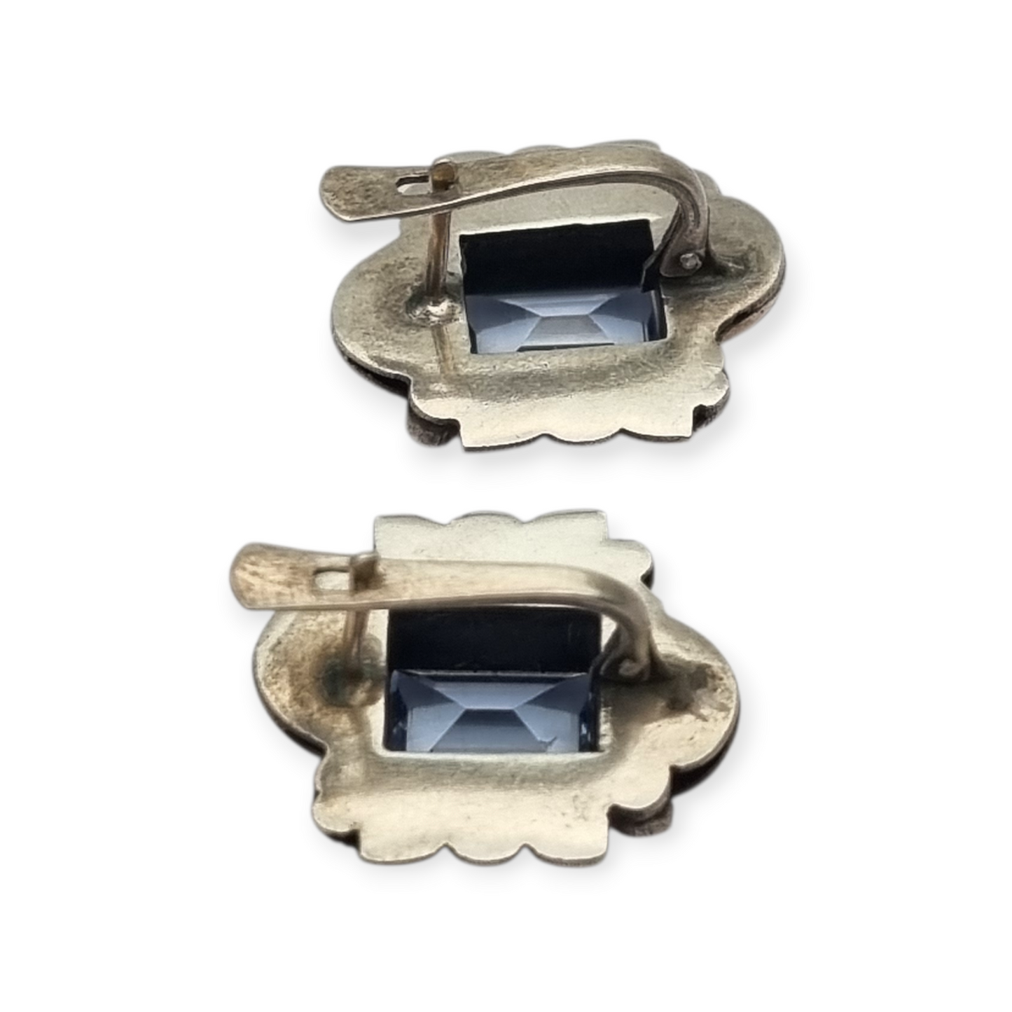 Pendientes Art Déco catalán de plata con vistas de oro y piedra azul circa 1930.