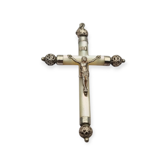 Cruz colgante religiosa de nácar y plata con Cristo, Europa circa 1930-40