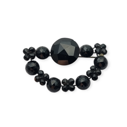Broche victoriano en forma de media luna, joyería de luto en cristal negro, Francia 1890-1910