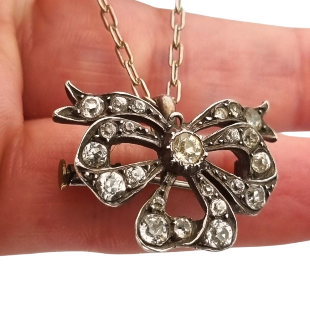 Art Deco bow pendant in silver, antique brooch, Europe Circa 1930-40