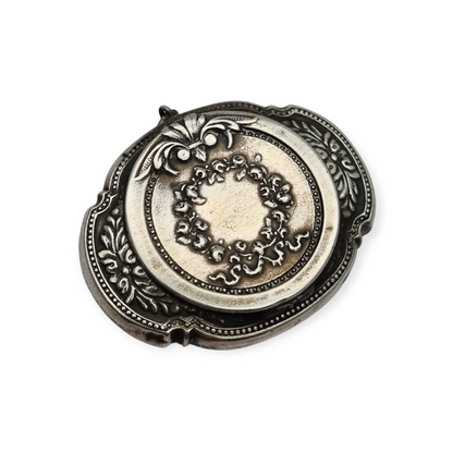 Antique Art Nouveau silver chatelaine powder compact with interior mirror, floral design, circa 1920.