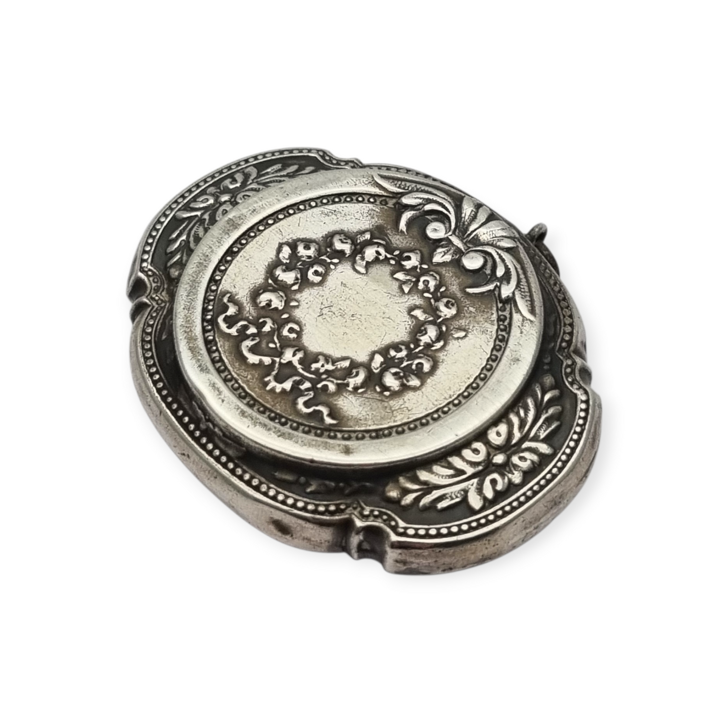 Antique Art Nouveau silver chatelaine powder compact with interior mirror, floral design, circa 1920.