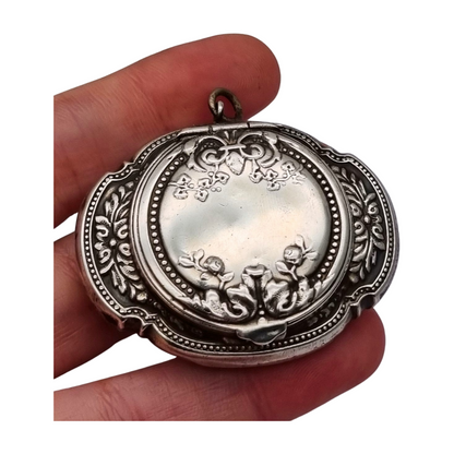 Antique Art Nouveau silver chatelaine powder compact with interior mirror, floral design, circa 1920.