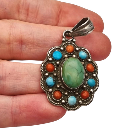 Colgante boho étnico en plata 925 con piedras de colores circa 1970