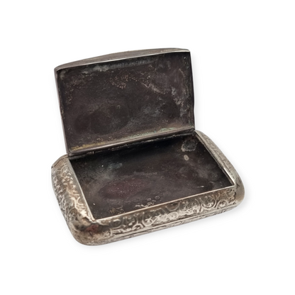 Caja de rapé antigua de plata francesa con decoración grabada, circa 1900