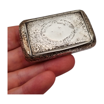 Caja de rapé antigua de plata francesa con decoración grabada, circa 1900