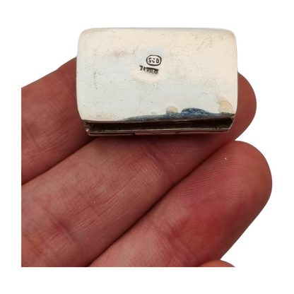 Caja pequeña rectangular de plata 925 con grabado geométrico, Italia circa 1990